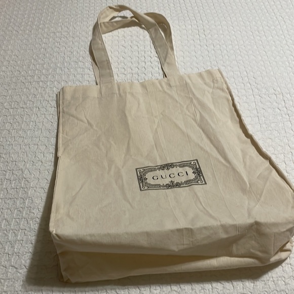 Gucci tote or shopping bag 💯 % authentic came with my Gucci purchased - Picture 5 of 5